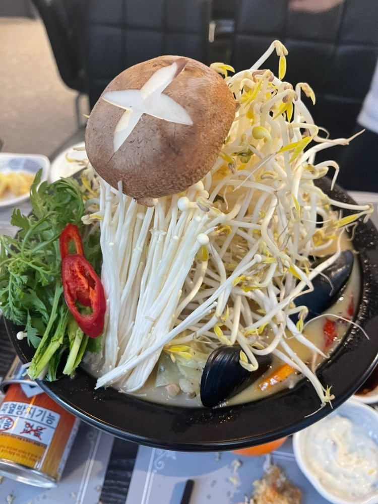 곁을