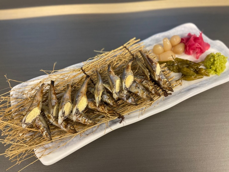 곁을