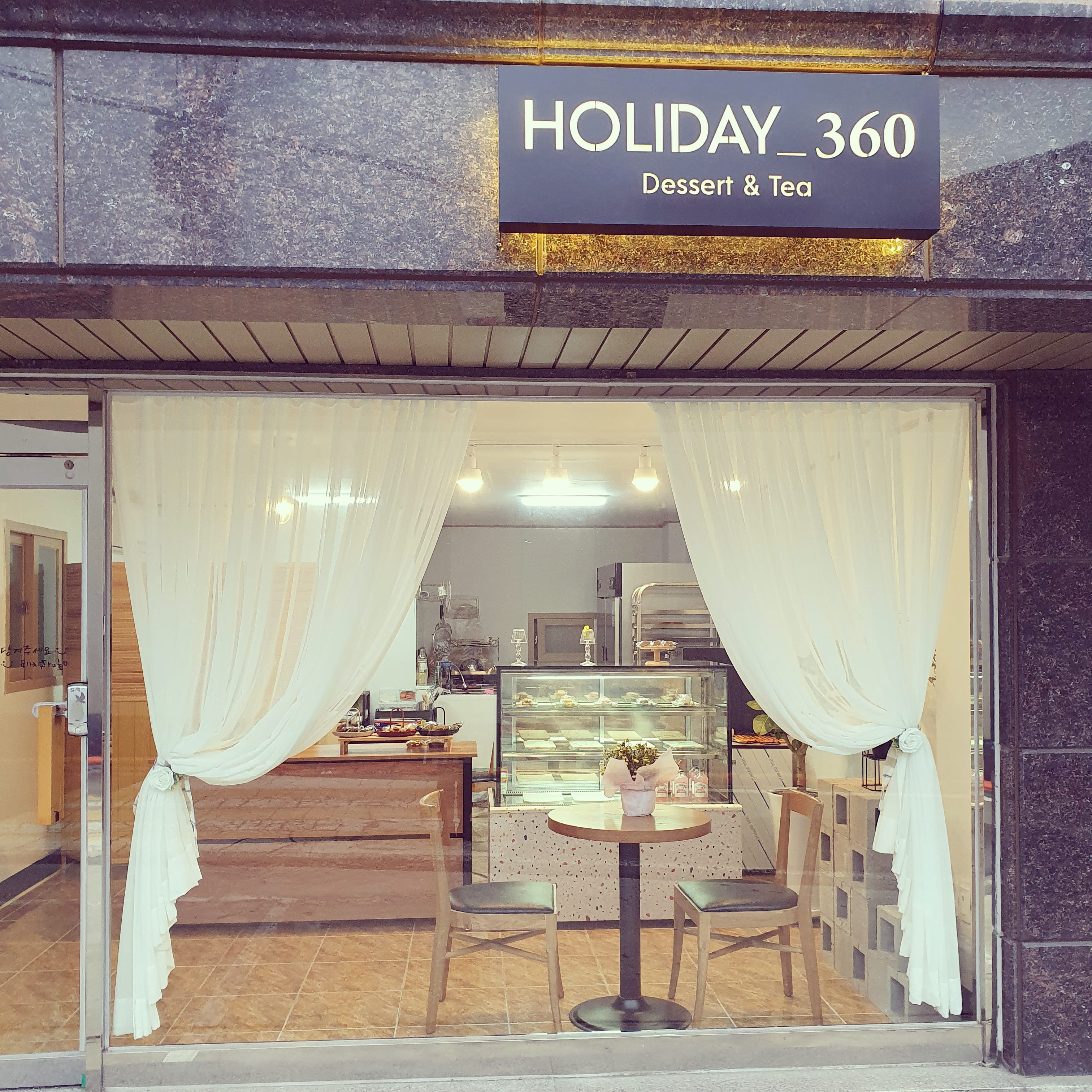 HOLIDAY360