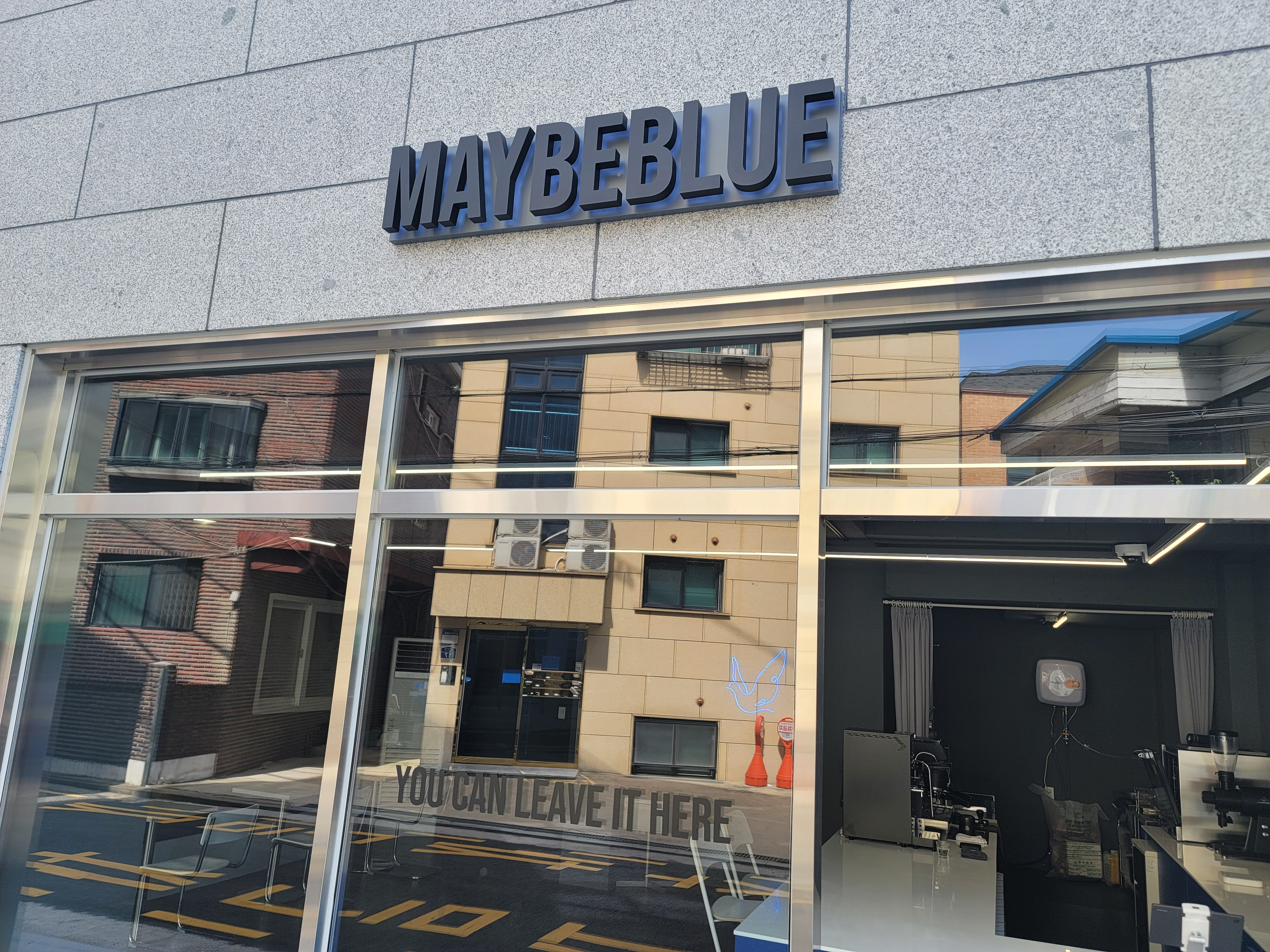 메이비블루(MAYBEBLUE)