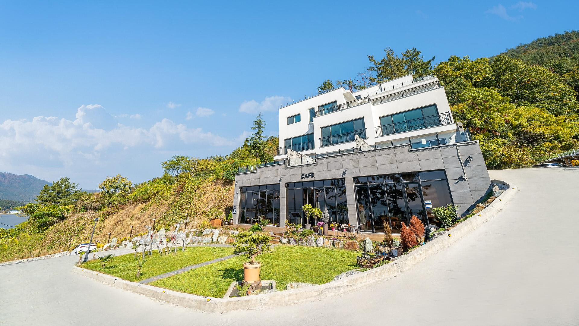 피스테라온수풀빌라