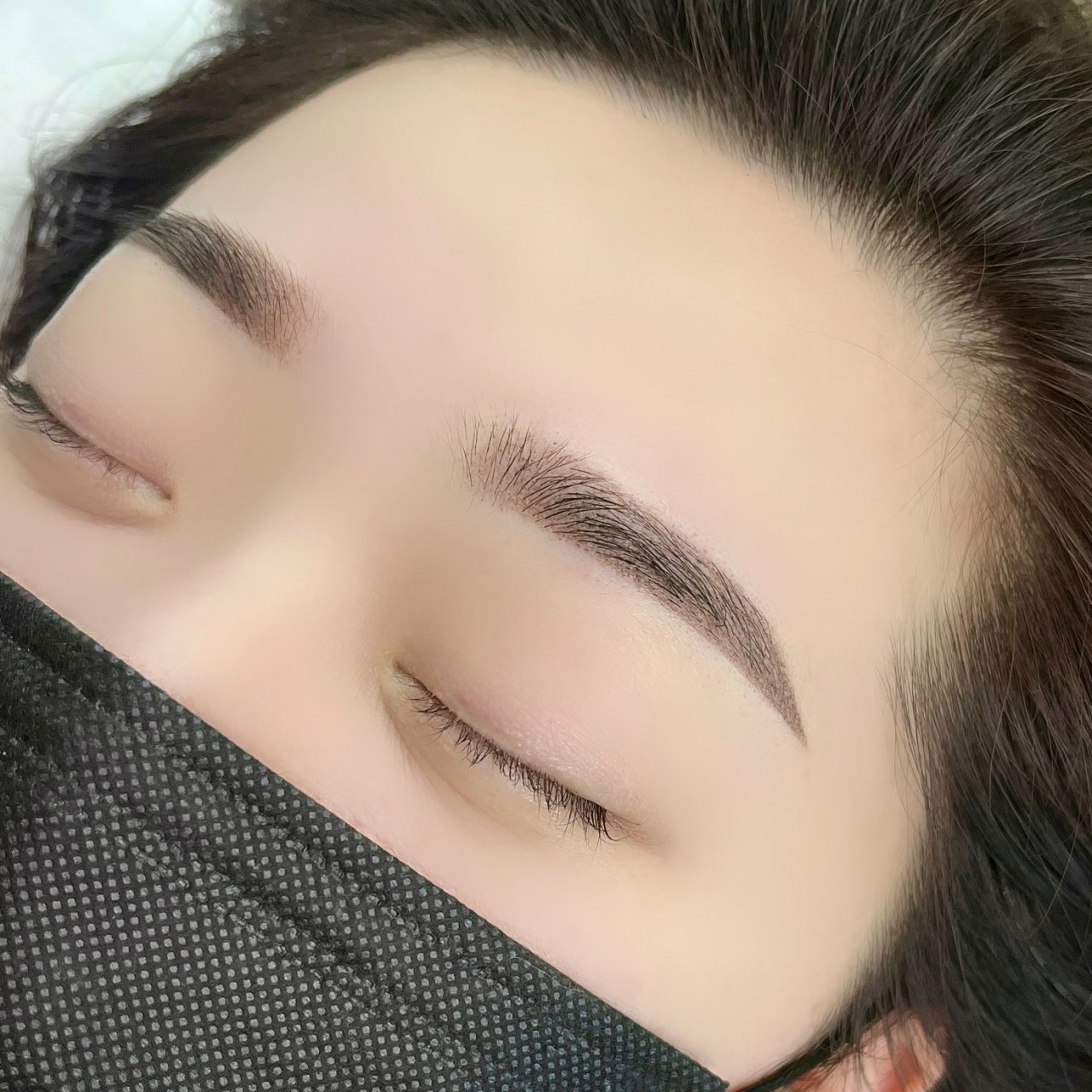 채우다눈썹