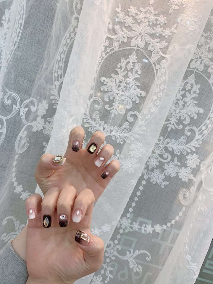 네일꾸밈