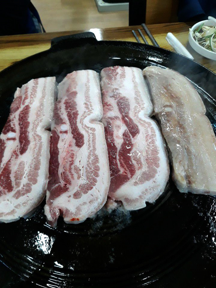 김가네꺼먹돼지