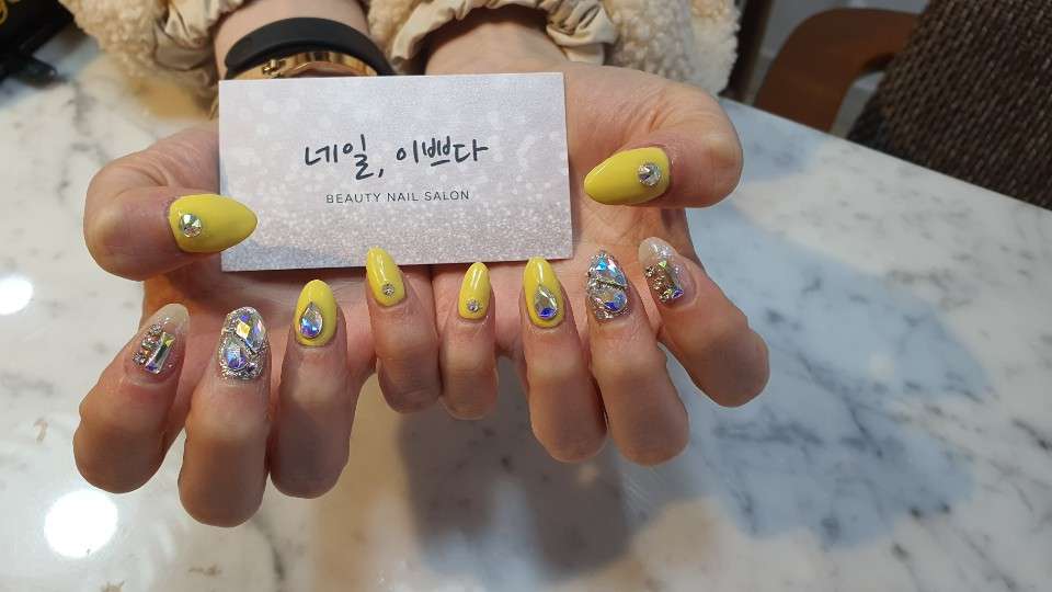 네일이쁘다