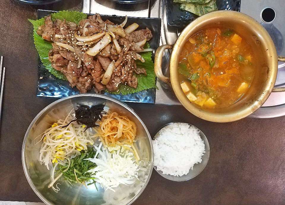삼겹막창육회
