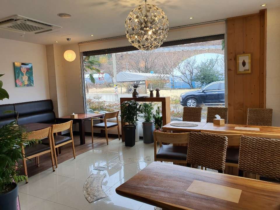 엄마산딸기치킨&카페
